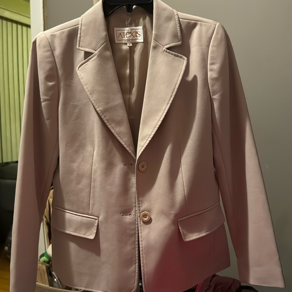 ALEXIS Cream color blazer